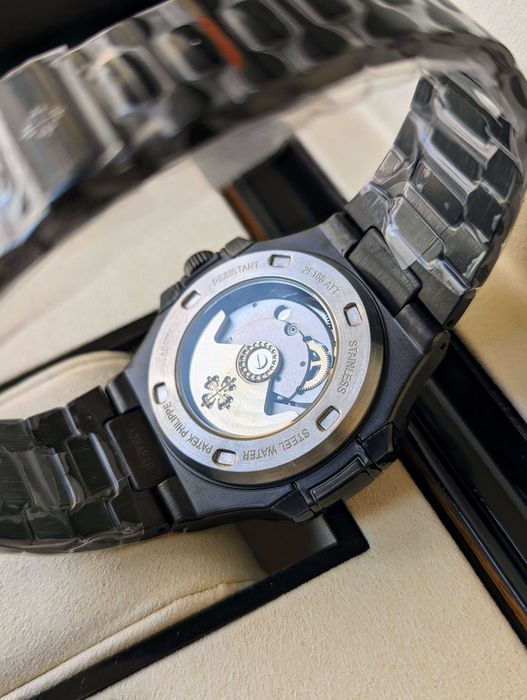 Patek Philippe Nautilus Perpetual Calendar с автоматичен механизъм