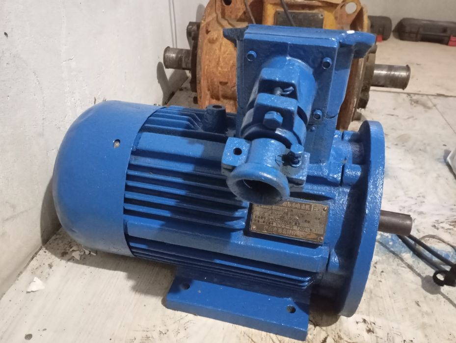 Продам электродвигатель 4кВт