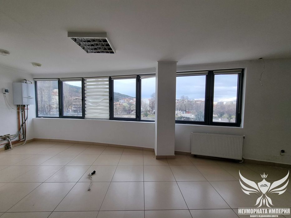 Дава се под наем Магазин в Асеновград - 465 кв.м за 996.03 € - Снимка #6