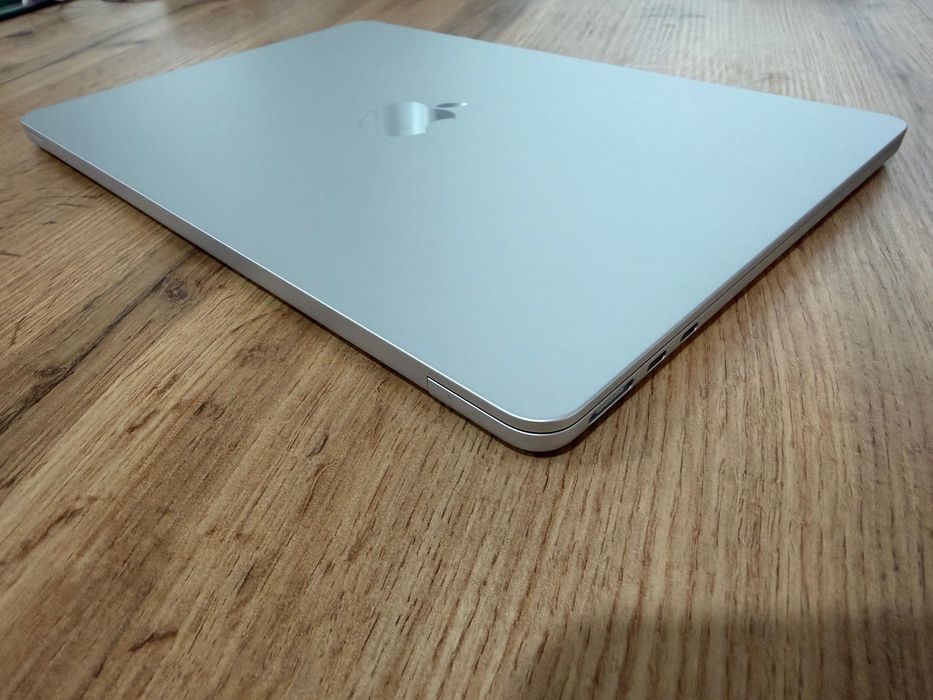 MacBook Air 13" M4 Chip 10-CPU, 8-GPU, 16GB RAM, 256GB SSD В ГАРАНЦИЯ