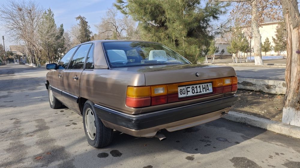 Audi 200. В отличном состоянии.