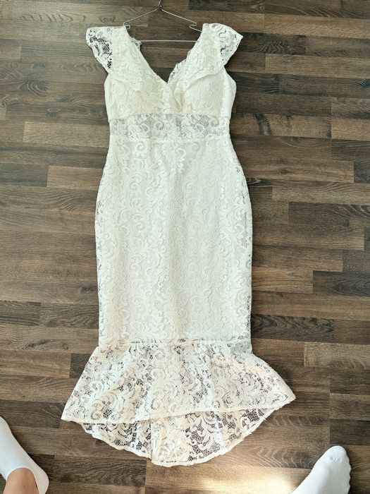 Дантелена бяла рокля