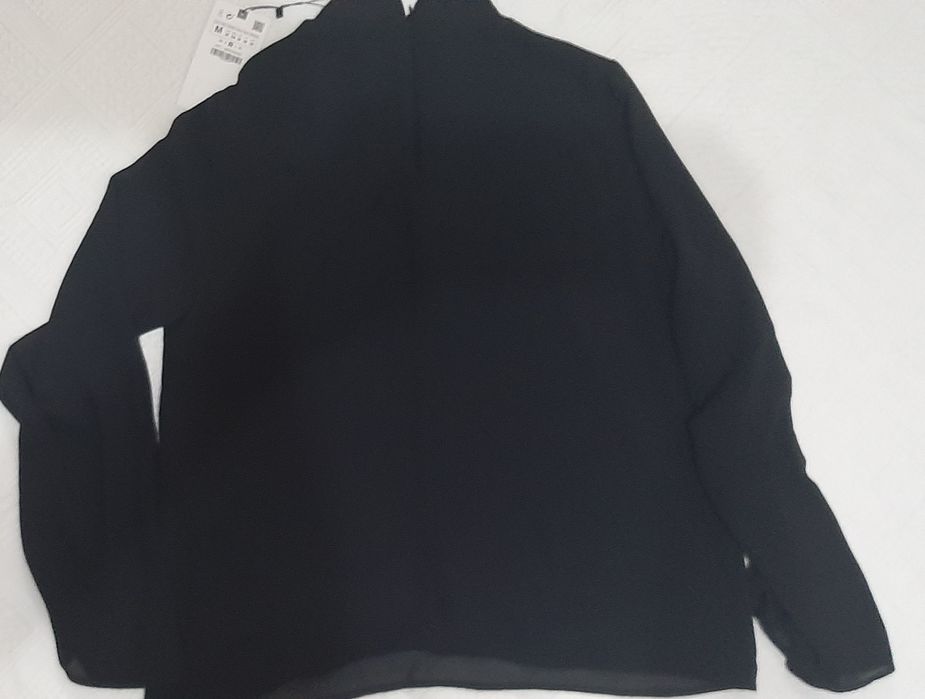 Bluza Zara  marimea M noua cu eticheta din voal negru
