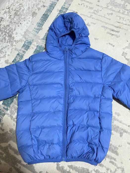 продам осеннюю куртку мальчику
