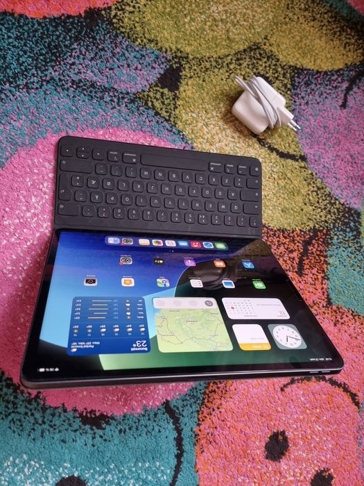 Apple iPad pro 5 de  12,9 inch cu Apple smart keyboard