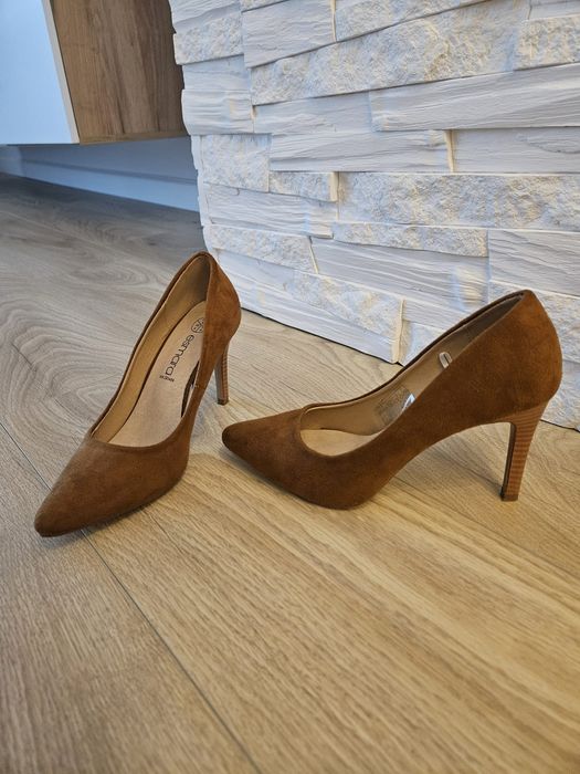 Vând pantofi cu toc din piele întoarsă mărimea 37