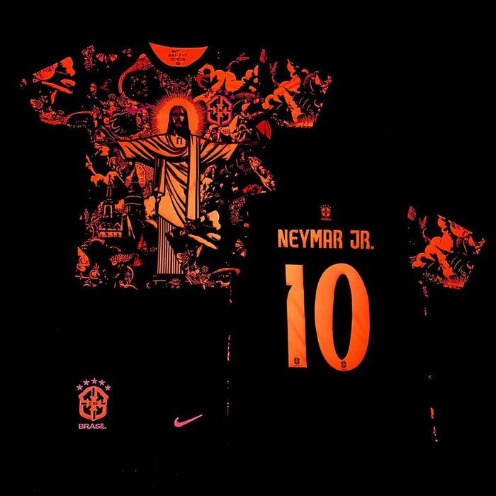 Детски флуоресцентен футболен екип на Неймар Бразилия !