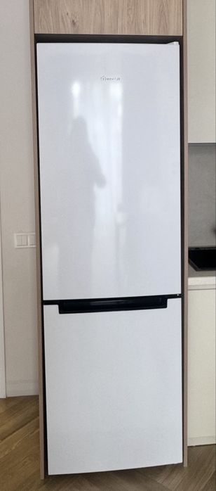 Холодильник indesit