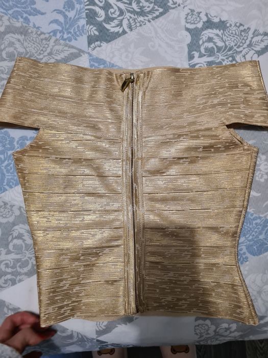 Златист бюстие топ – елегантен и ефектен