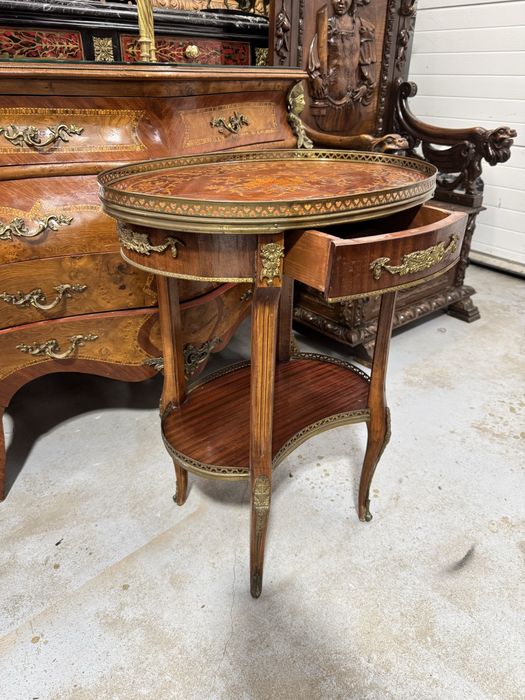 Masa din lemn cu intarsii si elemente bronz