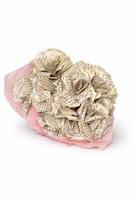 Buchet flori din carte  handmade – cadou romantic unic (nu se ofilește)
