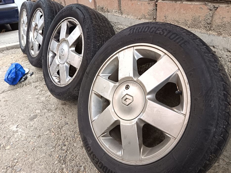 Jante originale R16 aliaj Aluminiu Renault Laguna 1  cu cauciucuri de vara 205/55/R16 și prezoane + roata rezerva