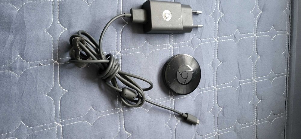 Google Chromecast Audio Media Streamer - RUX-J42  se vinde cum se vede in poza