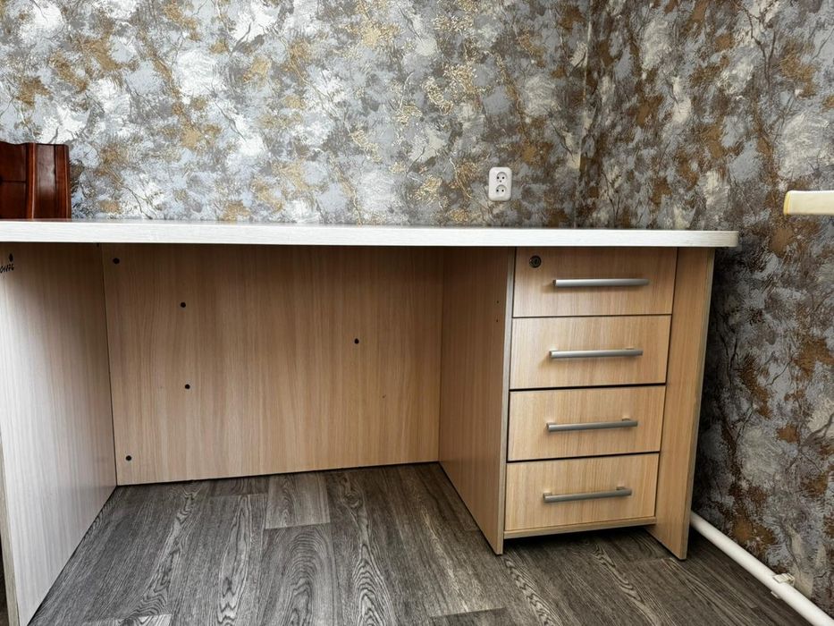 Продам офисный стол