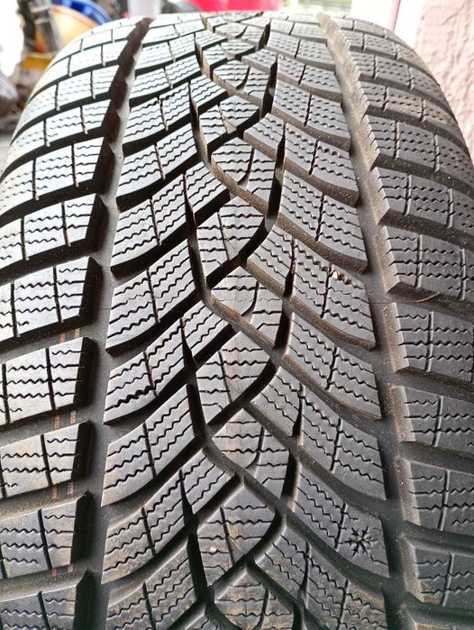 Roti originale Mercedes AMG 225 40 18 cu anvelope noi good year iarna