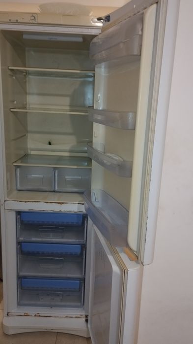 Frigider Indesit /390 lei