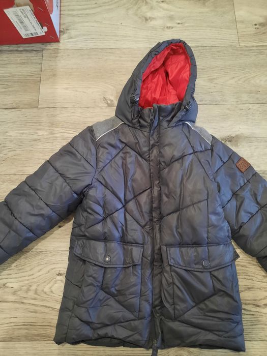 Продам димесезонию куртку.