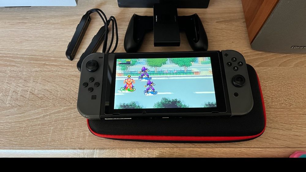 Nintendo switch пълен комплект + 128GB карта памет