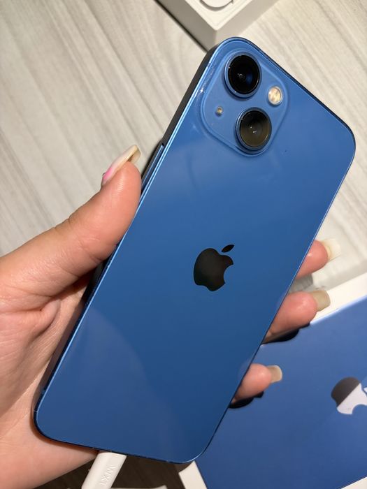 Продавам iphone 13