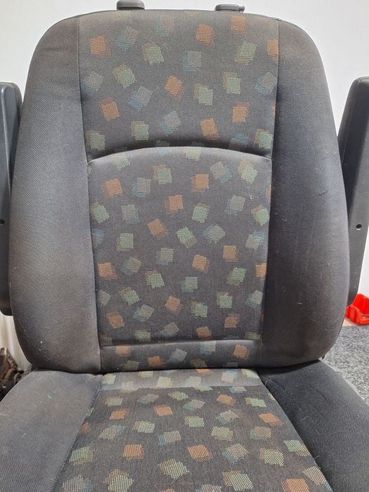 Scaun sofer Vito/Viano W639 cu 2 cotiere.