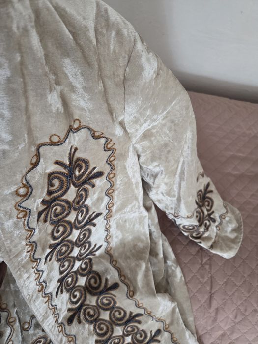 Продам новый чапан 58 размер