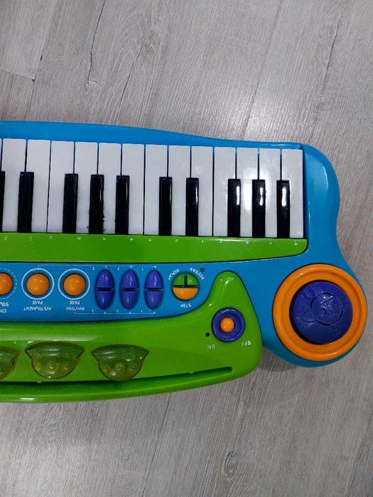 Продам игрушку пианино