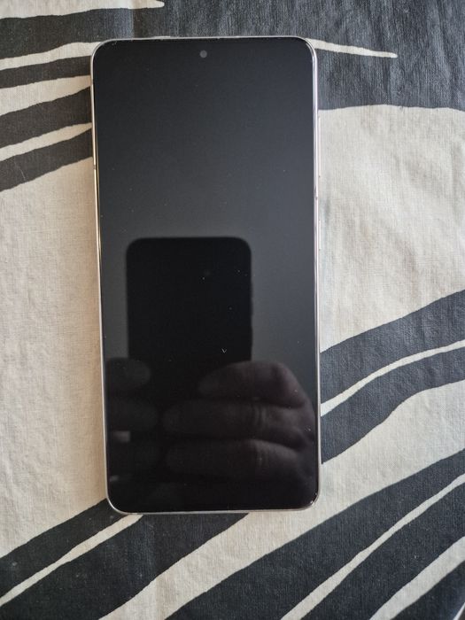 Продавам самсунг с21, много запазен