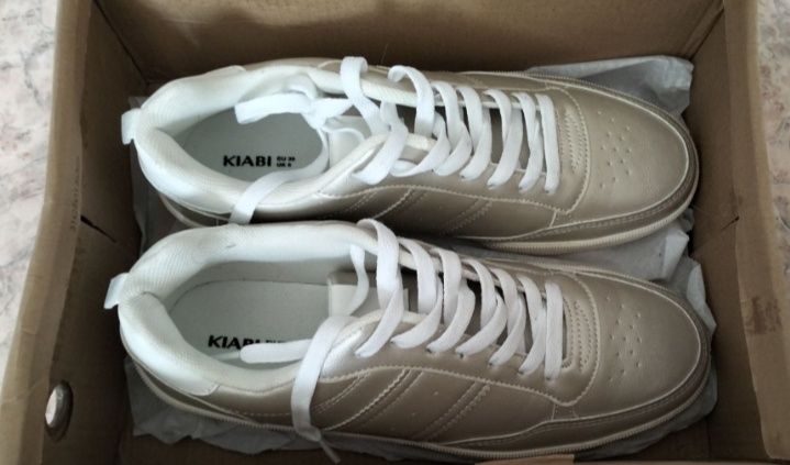 Кроссовки с Европы 40 размер