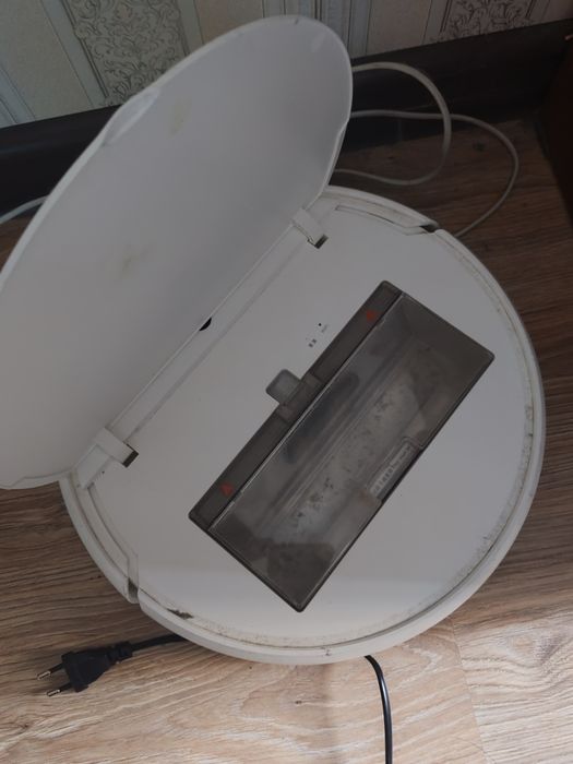 Робот пылесос все работает новый