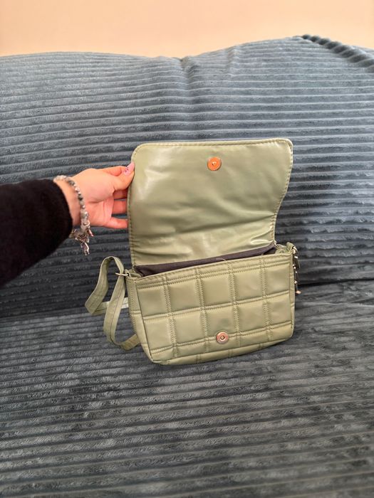 Дамска чанта в цвят пистачио