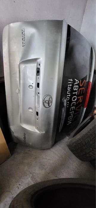 Задняя дверь багажника