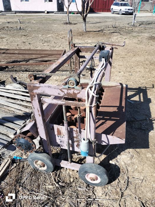 Шлакаблок құятын апарат сатылады