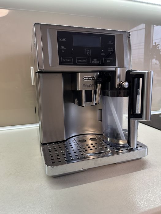 Vand espresor Delonghi PrimaDonna Avant