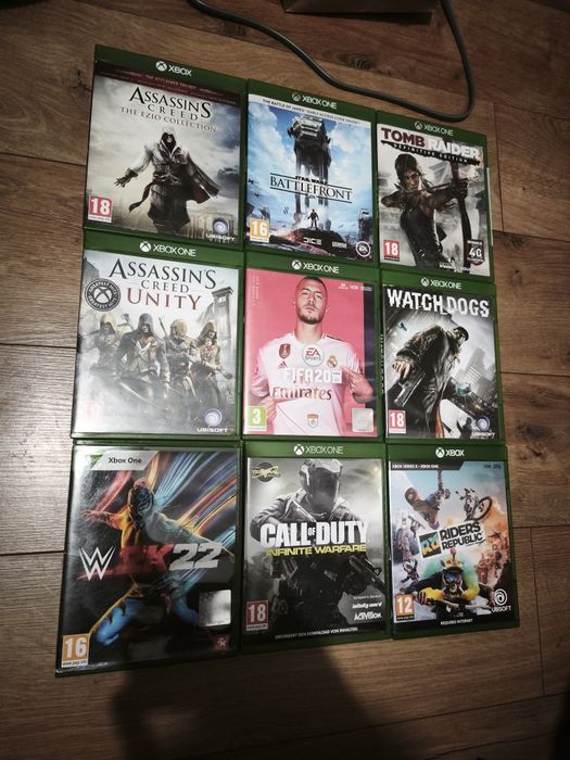 Vând xbox one x + 9 jocuri