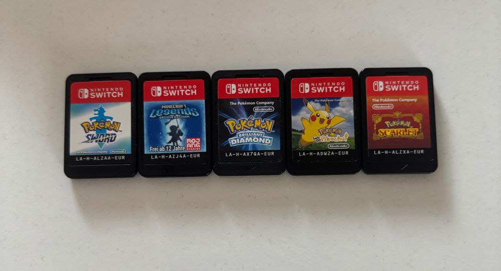 Nintendo Switch + 4 игри Pokémon + Minecraft legends + кейс
