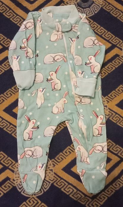 Продам уголок на выписку