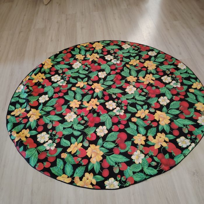 Продам скатерть круглые и овальная.