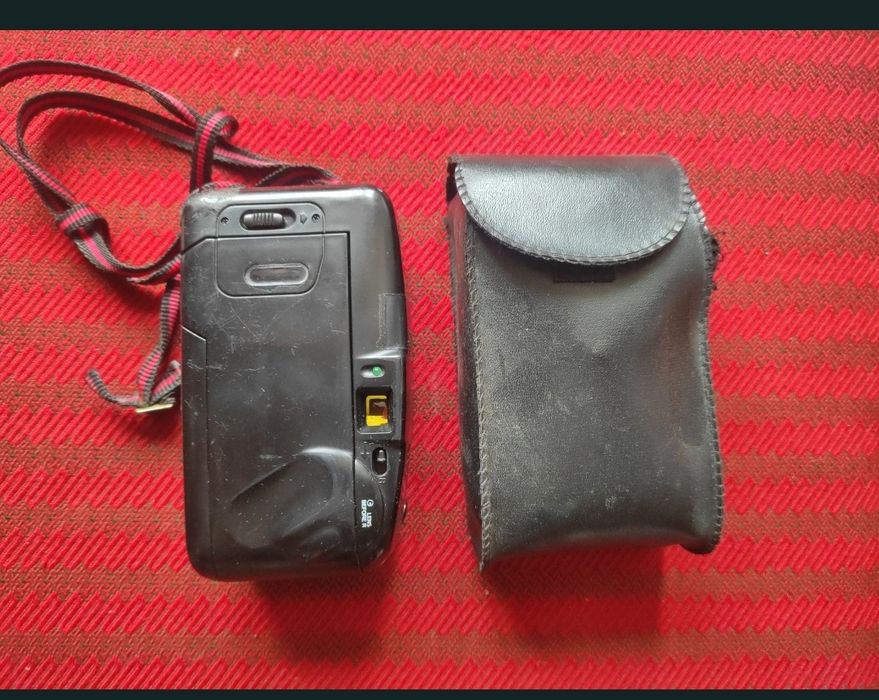 Aparat fotografiat clasic cu film, stare perfectă de funcționare.