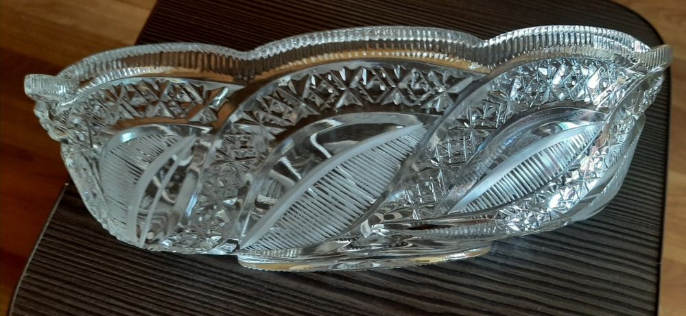 Продам хрустальные конфетницу ,вазу