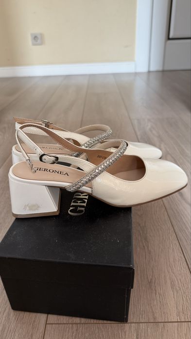 Продам босоножки кожаные