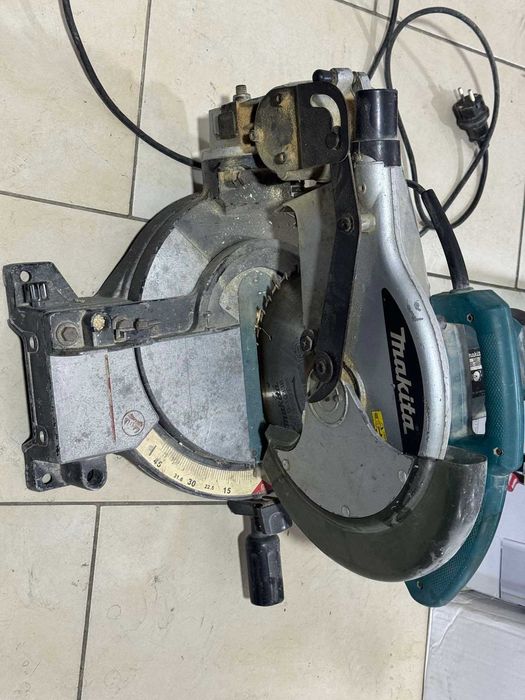 Продавам Настолен Циркуляр Makita MLS100