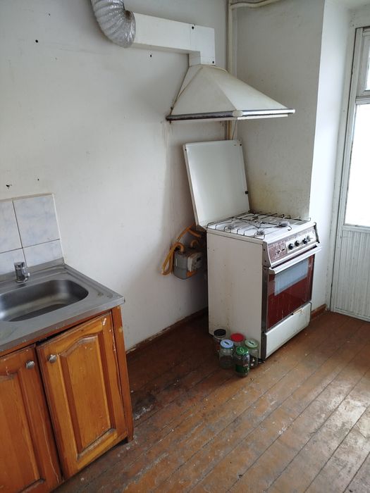 Продаётся 2ух комнатная квартира в центре Чирчика