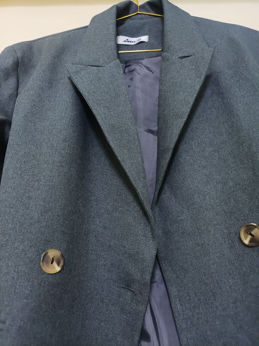 Серый Костюм как новый