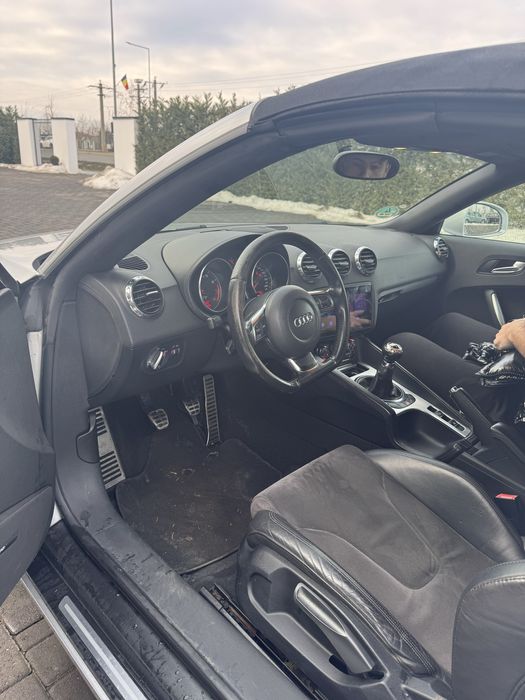 Audi tt cabrio / benzina 200 cai
