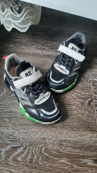 Детские кроссовки