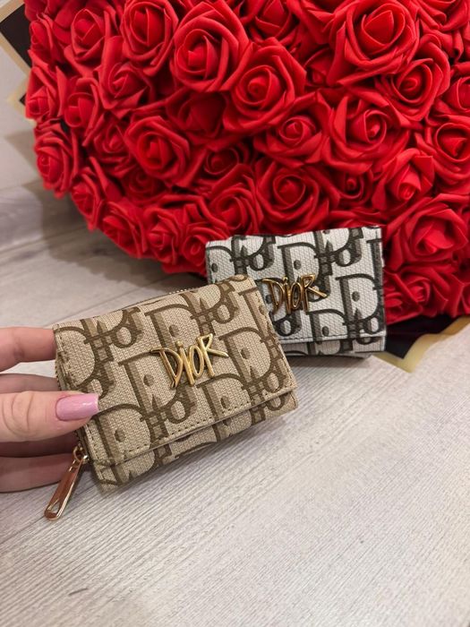 Дамски портмонета.