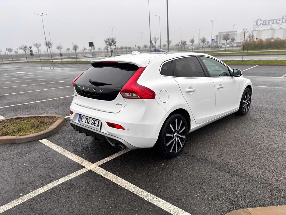 Volvo V40 D4 Summum 1984cm - 177cp - 5 cilindri