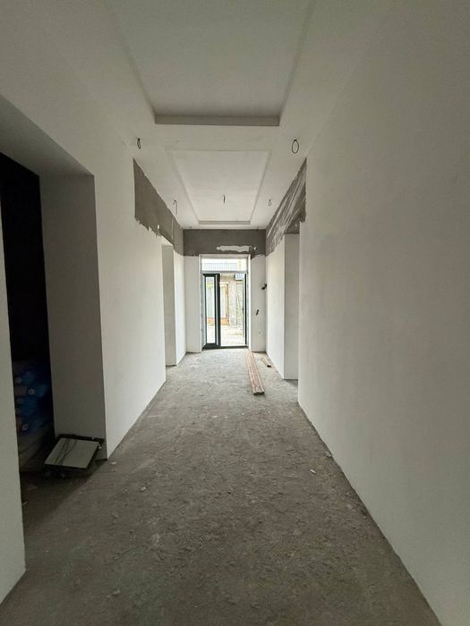 Ийк Ота махалля за Авто Салоном 3 сотки 100 м² 80% готовый