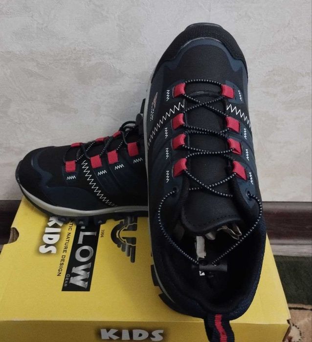 Продам Подростковые кроссовки.На осень и теплую зиму.Турция.Р 33,34