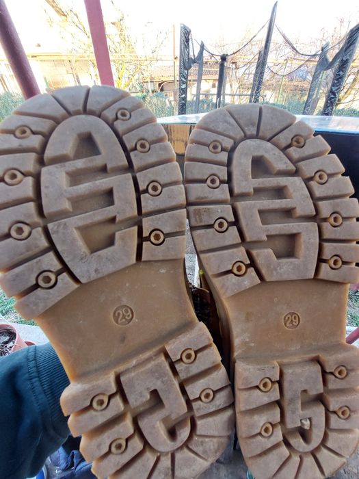 Ботуши за момче.